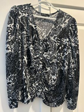 Studio by JPR Black & White Printed Button-Front Women's Top Large NWT
